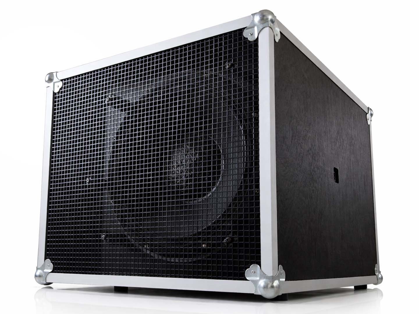 Een foto van een verhuurbare 18 inch PA-subwoofer voor grotere evenementen en festivals.